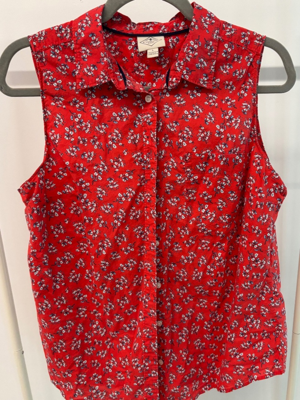 Women's sleveless button up shirt - Size L